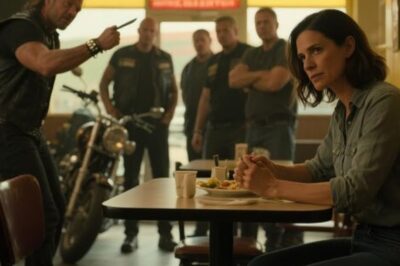 “Ce soir-là, au Riverside Diner, cinq motards bien connus pensaient avoir trouvé une cible facile. Mais ce qu’ils ignoraient, c’est que la femme seule assise dans ce coin tranquille du restaurant n’était pas simplement une cliente ordinaire. Elle était une capitaine des Marines, formée pour survivre là où d’autres échoueraient. Lorsque les choses ont dégénéré, les cinq hommes ont découvert une vérité redoutable : il y a des batailles qui ne se livrent pas seulement sur des terres étrangères, mais ici, chez nous, là où l’honneur et la protection des innocents prennent un sens bien plus grand que tout ce qu’ils pouvaient imaginer.”