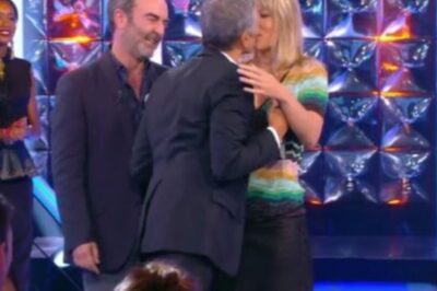 Moment rare de complicité à la télévision – lors de l’émission spéciale N’oubliez pas les paroles 100% tubes, Nagui a littéralement dévoré sa femme Mélanie Page des yeux avant de l’embrasser sur scène, sous les applaudissements et les sourires du public : mais derrière ce geste tendre, s’agit-il seulement d’un instant romantique improvisé ou d’un message plus profond que le couple voulait partager avec la France entière ? L’histoire qui se cache derrière ce baiser va vous surprendre et révéler une facette insoupçonnée de leur relation.