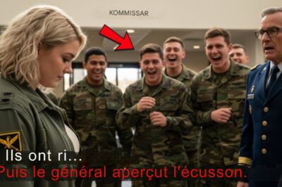 Ils riaient de sa vieille veste usée – mais quand un général reconnut soudainement l’insigne discret, il s’arrêta net et murmura : « Impossible… »